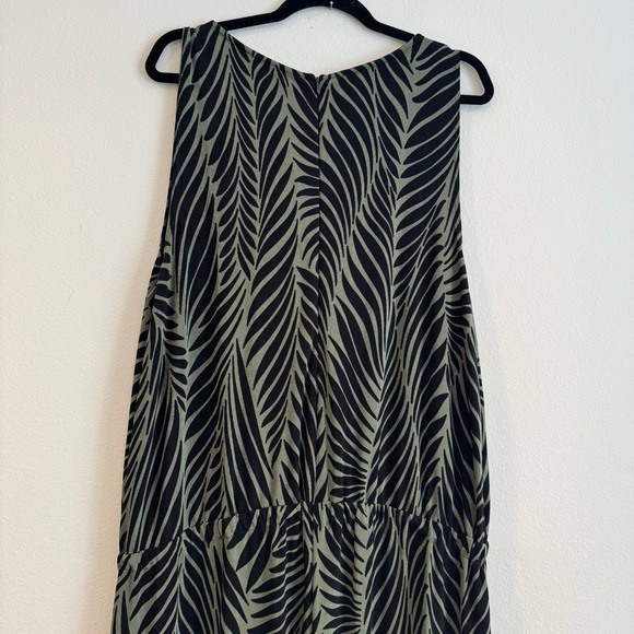 Chico's Travelers Tie Waist Jumpsuit Cropped Slinky Knit Size 3 XL (16-18) - Picture 6 of 9